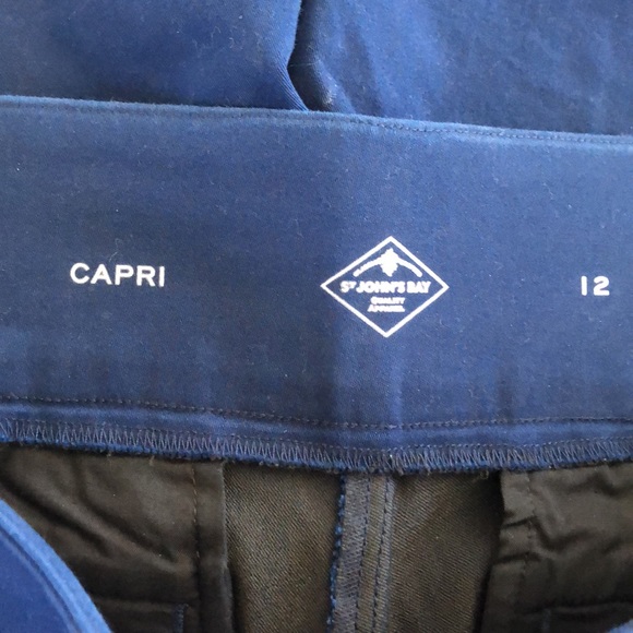 St. John’s Bay Mid Rise Slenderizing Capri Navy Blue Size 12 - Picture 6 of 11